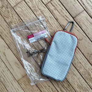NWT THiRTY ONE CLIP-ON TECH POUCH